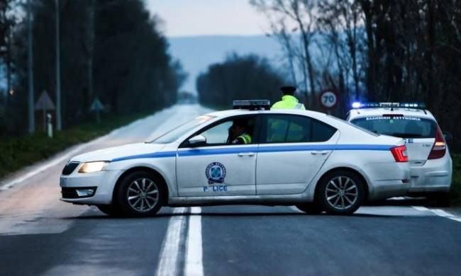 Καταδίωξη πολυτελούς αυτοκινήτου στην Αττική Οδό – Ένας αστυνομικός τραυματίας